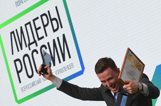 Leaders of Russia contest finishes