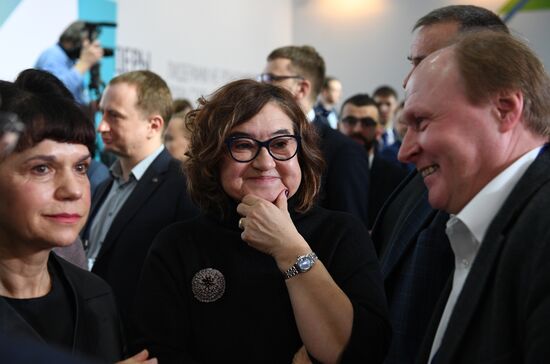 Leaders of Russia contest finishes