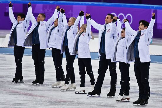 2018 Winter Olympics. Figure skating. Teams. Flower ceremony
