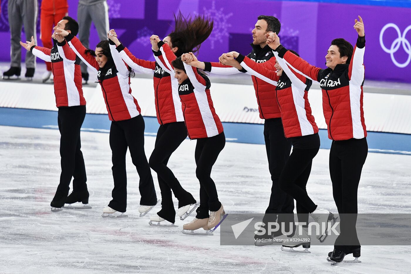2018 Winter Olympics. Figure skating. Teams. Flower ceremony