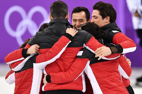 2018 Winter Olympics. Figure skating. Teams. Flower ceremony