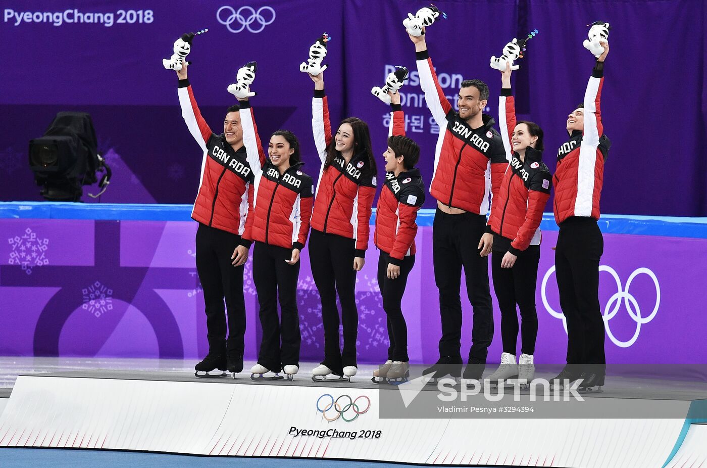 2018 Winter Olympics. Figure skating. Teams. Flower ceremony