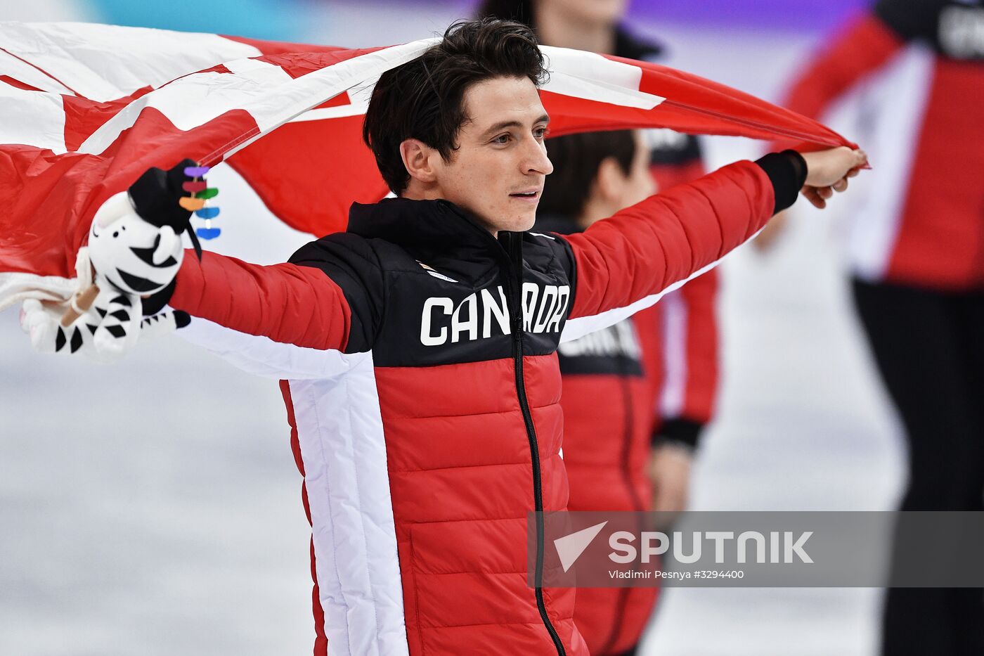 2018 Winter Olympics. Figure skating. Teams. Flower ceremony
