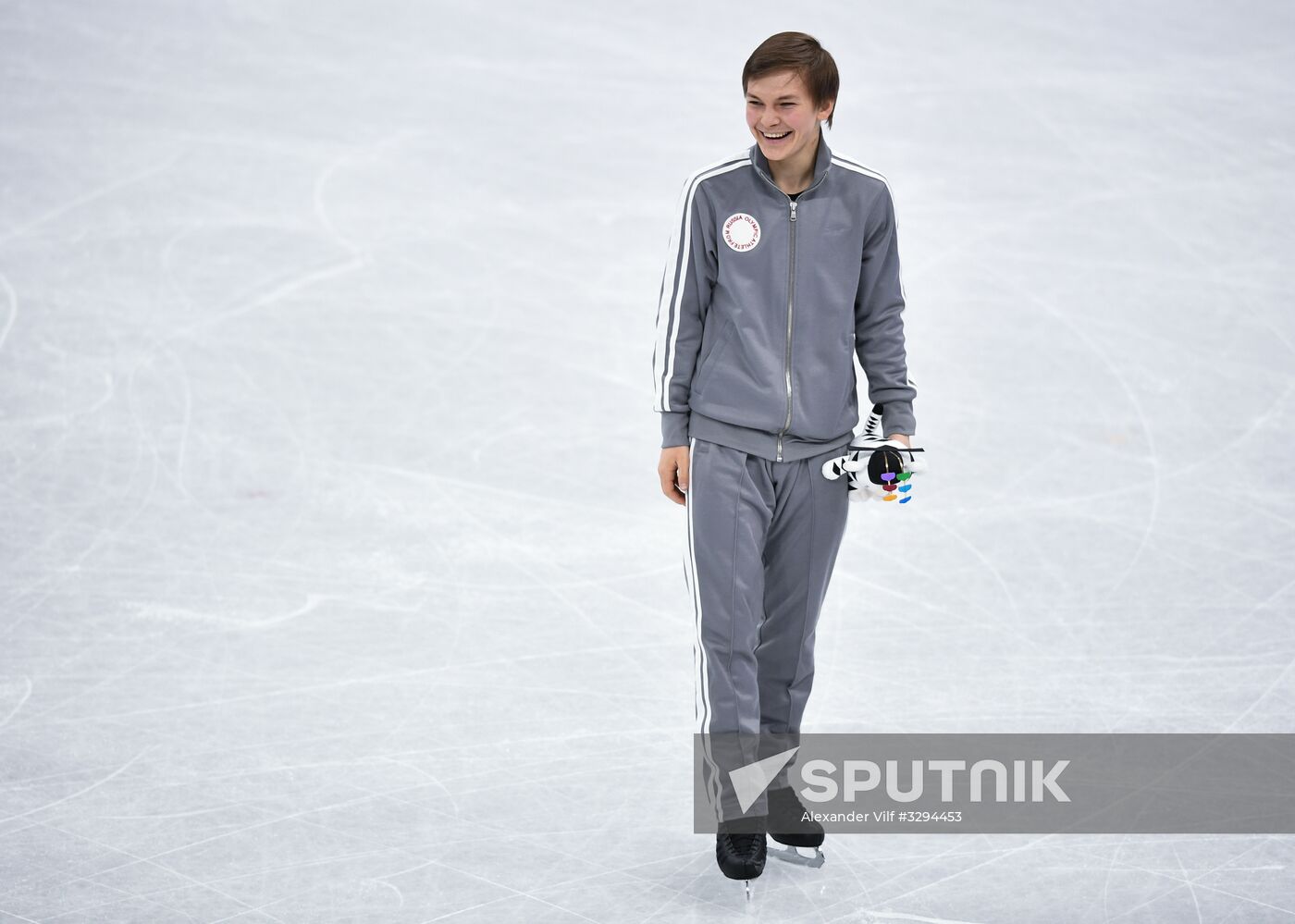 2018 Winter Olympics. Figure skating. Teams. Flower ceremony