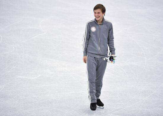 2018 Winter Olympics. Figure skating. Teams. Flower ceremony