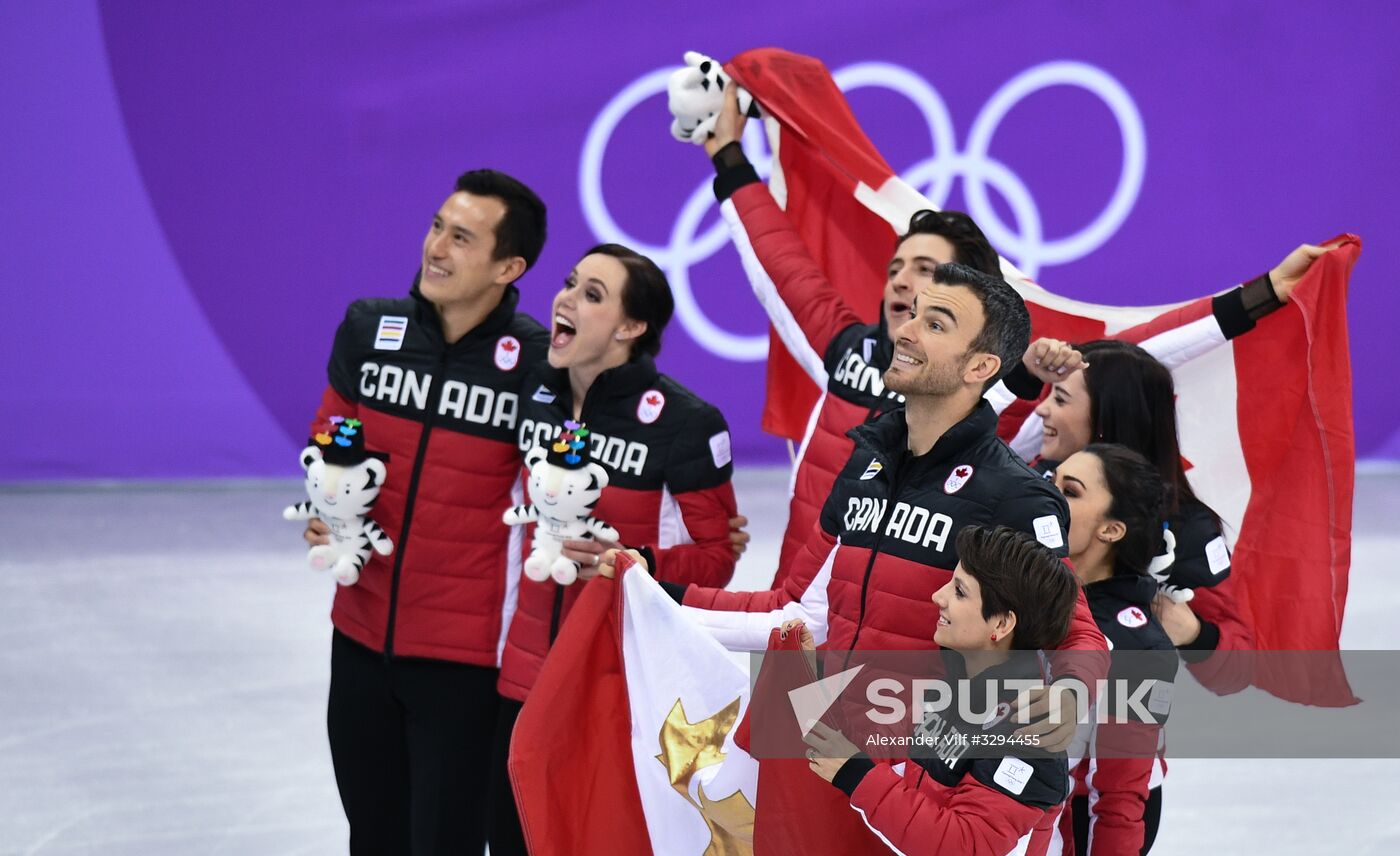 2018 Winter Olympics. Figure skating. Teams. Flower ceremony