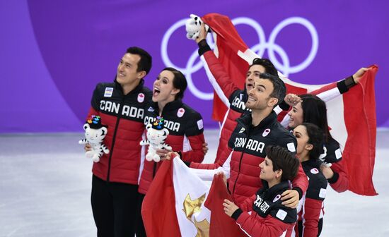 2018 Winter Olympics. Figure skating. Teams. Flower ceremony