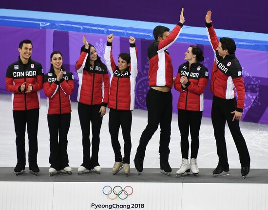 2018 Winter Olympics. Figure skating. Teams. Flower ceremony