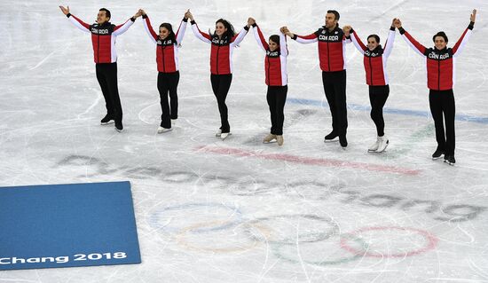 2018 Winter Olympics. Figure skating. Teams. Flower ceremony