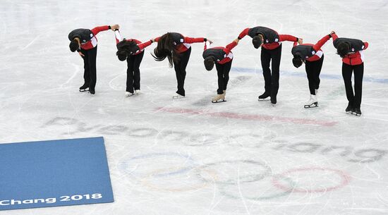 2018 Winter Olympics. Figure skating. Teams. Flower ceremony