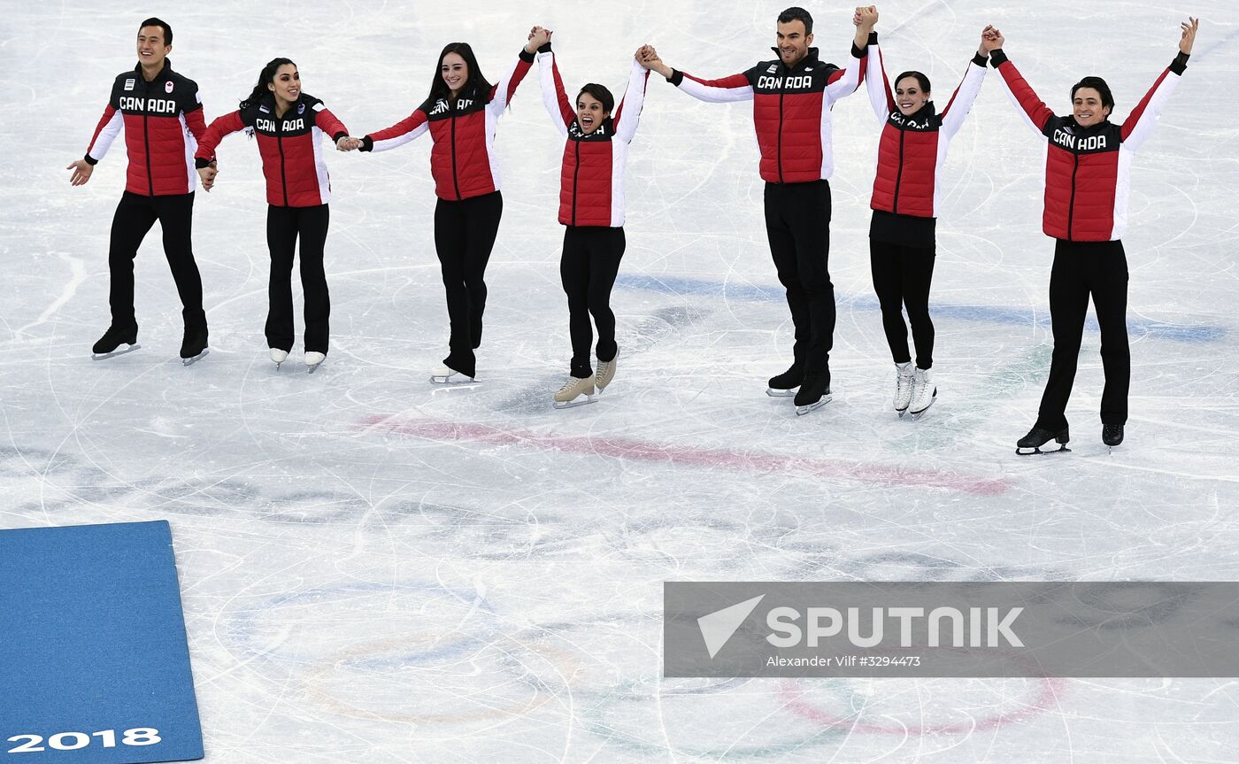 2018 Winter Olympics. Figure skating. Teams. Flower ceremony