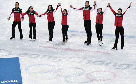 2018 Winter Olympics. Figure skating. Teams. Flower ceremony