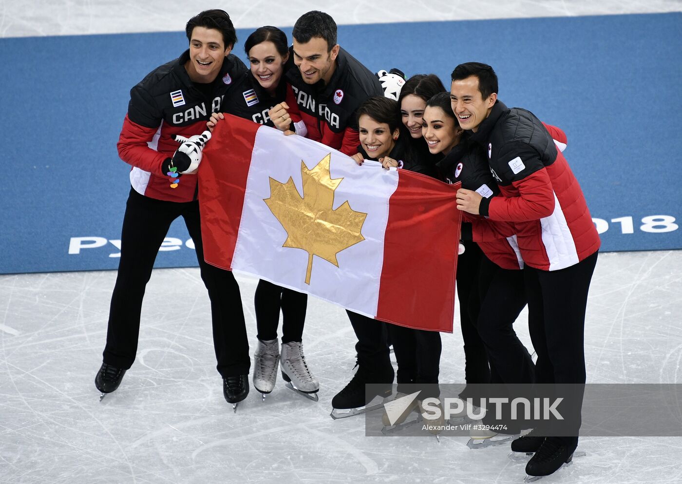2018 Winter Olympics. Figure skating. Teams. Flower ceremony