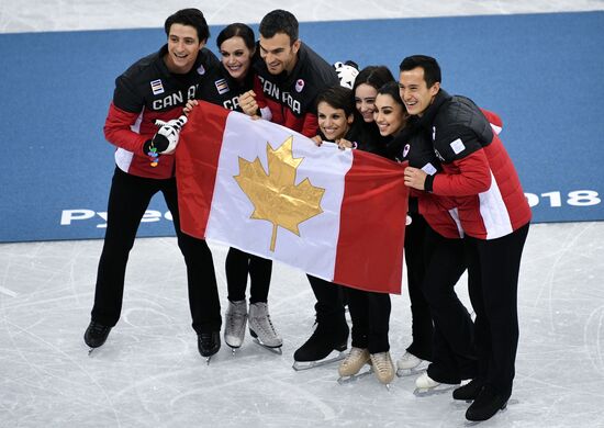 2018 Winter Olympics. Figure skating. Teams. Flower ceremony