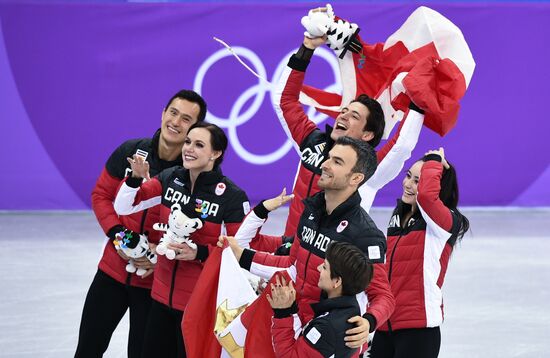 2018 Winter Olympics. Figure skating. Teams. Flower ceremony