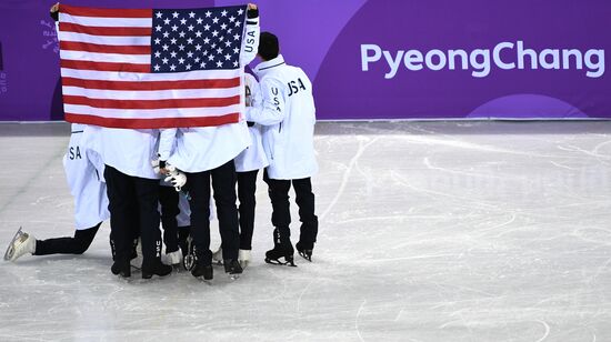 2018 Winter Olympics. Figure skating. Teams. Flower ceremony