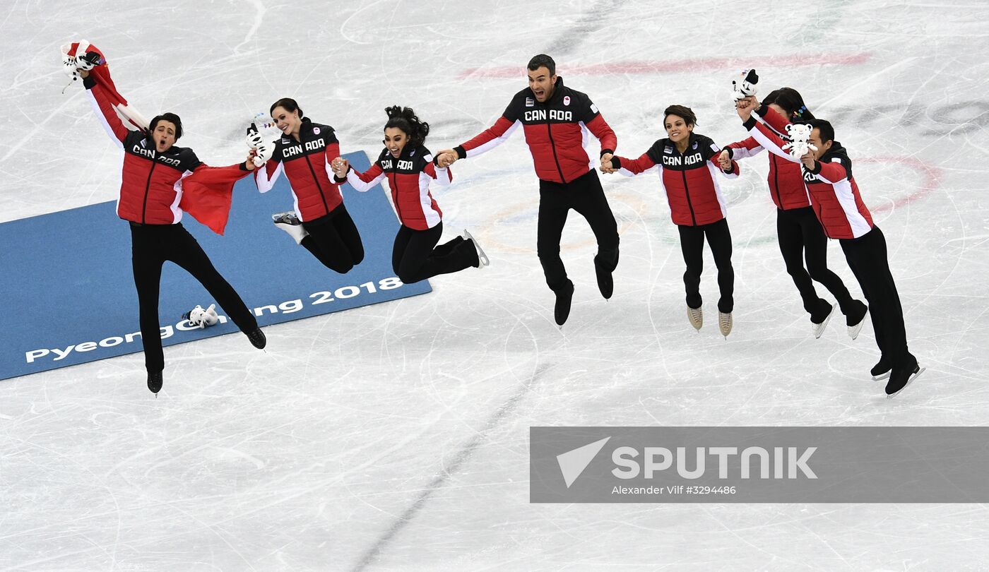 2018 Winter Olympics. Figure skating. Teams. Flower ceremony