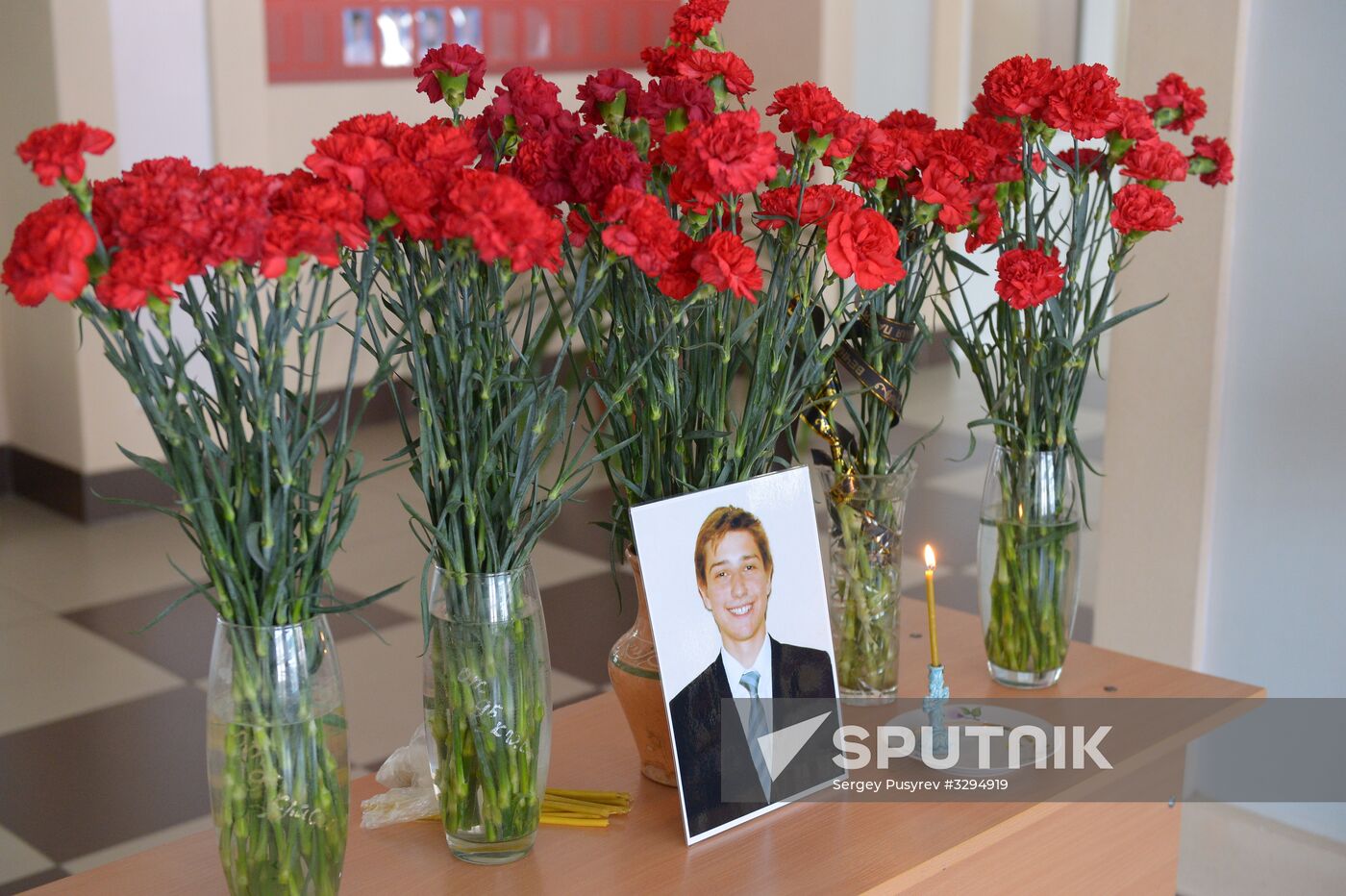 Flowers laid in memory of An-148 crash victims