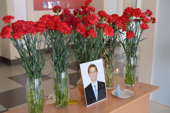 Flowers laid in memory of An-148 crash victims