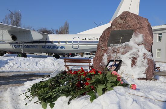 Commemorating victims of An-148 plane crash