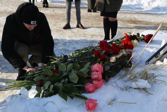 Commemorating victims of An-148 plane crash