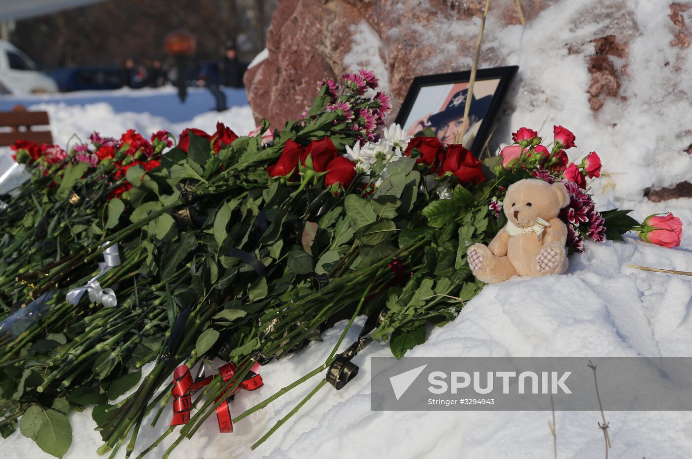 Commemorating victims of An-148 plane crash