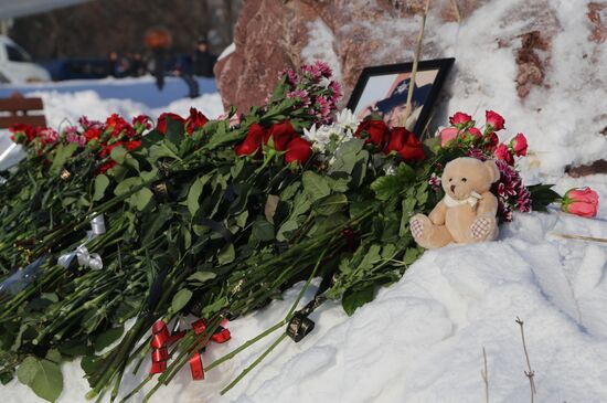 Commemorating victims of An-148 plane crash