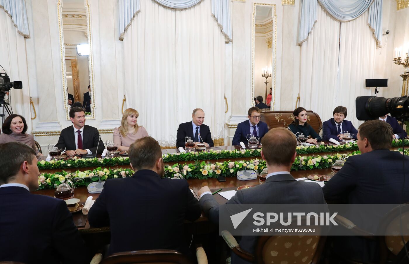 President Vladimir Putin meets with Leaders of Russia contest finalists