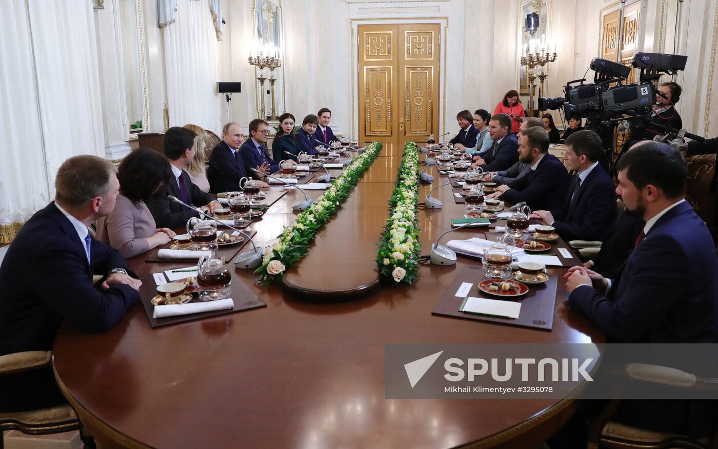 President Vladimir Putin meets with Leaders of Russia contest finalists