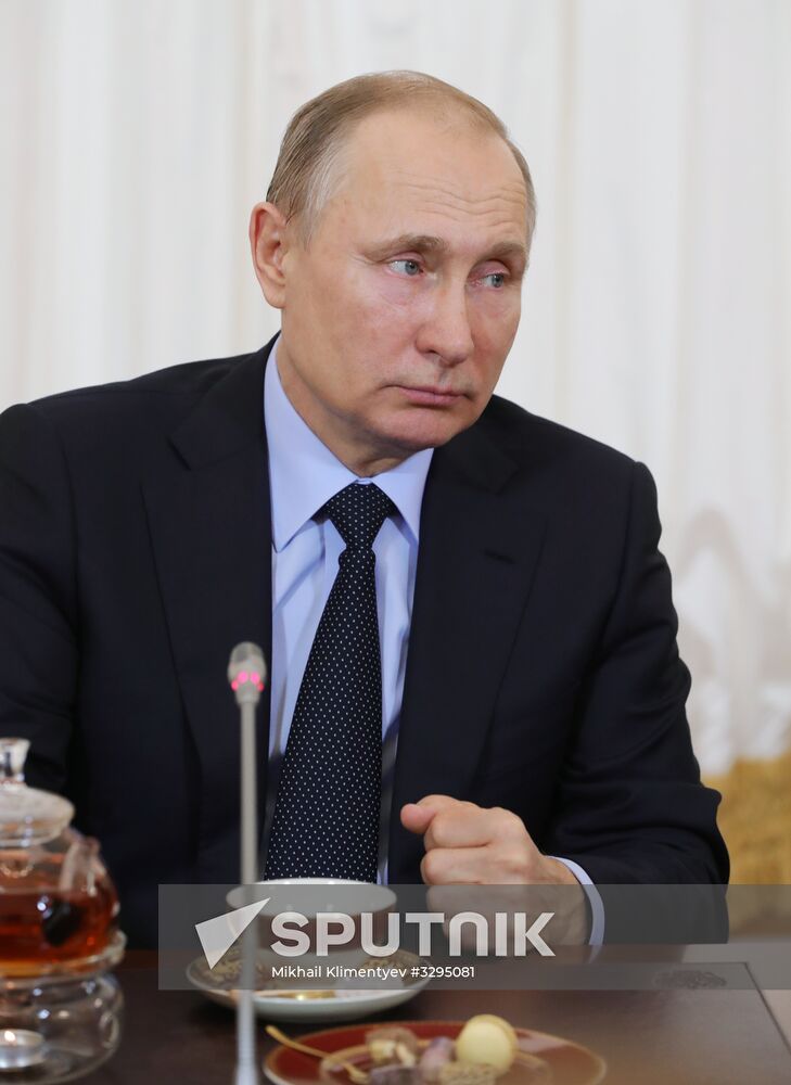 President Vladimir Putin meets with Leaders of Russia contest finalists