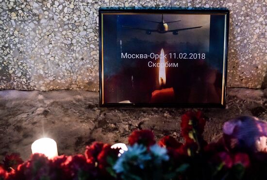 Flowers laid in memory of An-148 crash victims