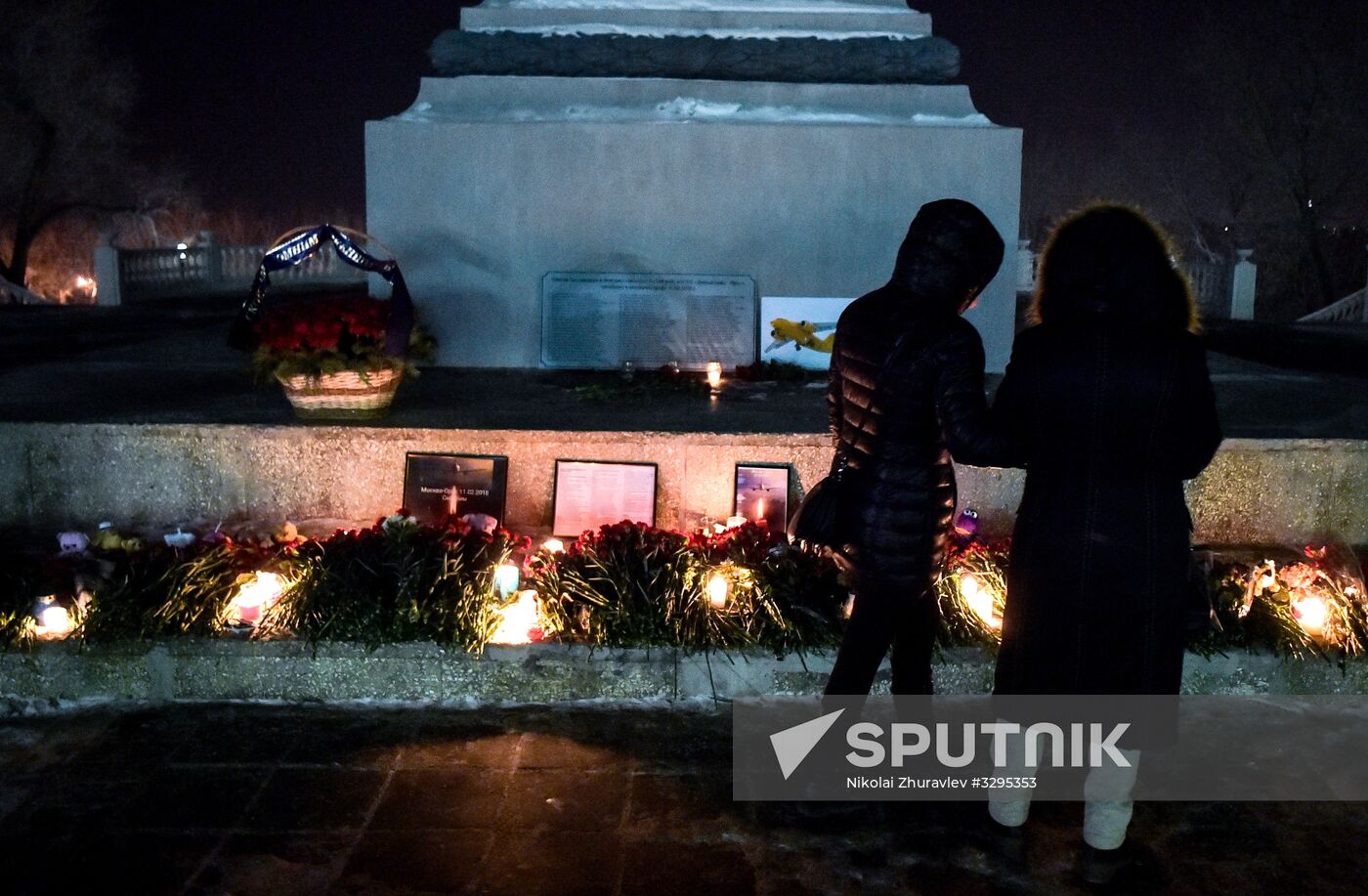 Flowers laid in memory of An-148 crash victims