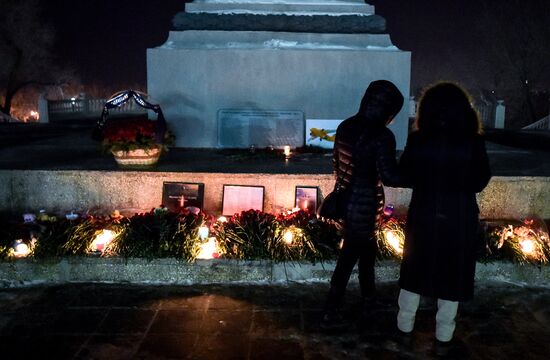 Flowers laid in memory of An-148 crash victims