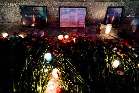 Flowers laid in memory of An-148 crash victims