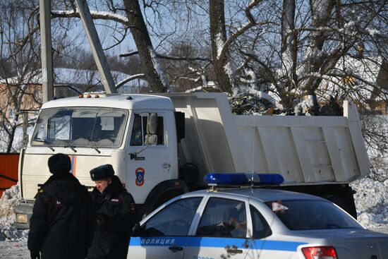 Rescue teams finish searching An-148 crash site in Moscow Region