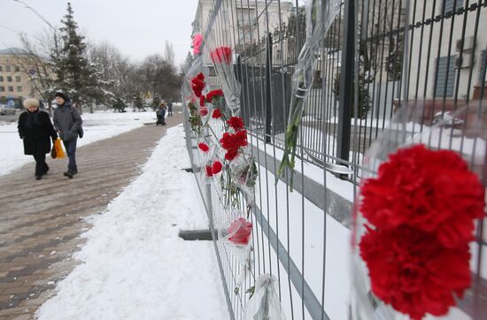 Flowers in memory of the An-148 crash victims