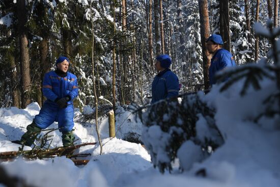 ISS crew holds winter survival training