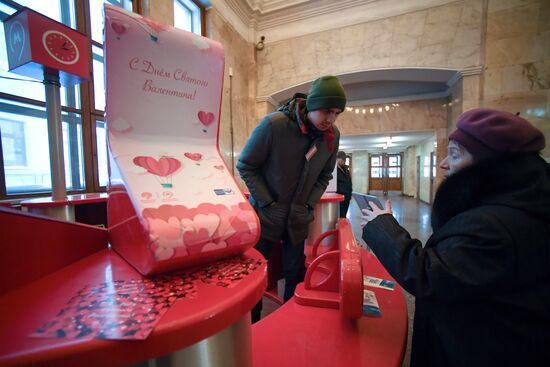 St. Valentine's card delivery service launched at Moscow Metro