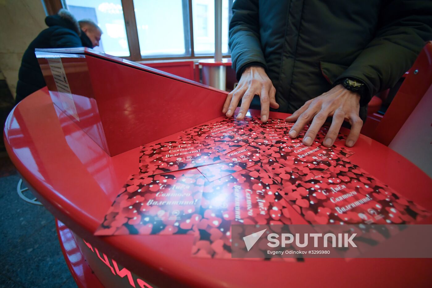 St. Valentine's card delivery service launched at Moscow Metro