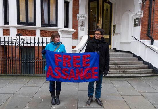 Support rally for Julian Assange in London
