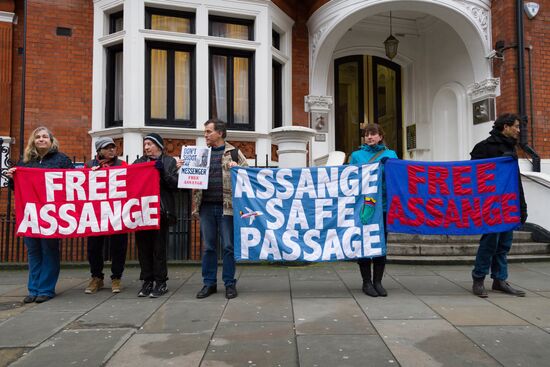 Support rally for Julian Assange in London