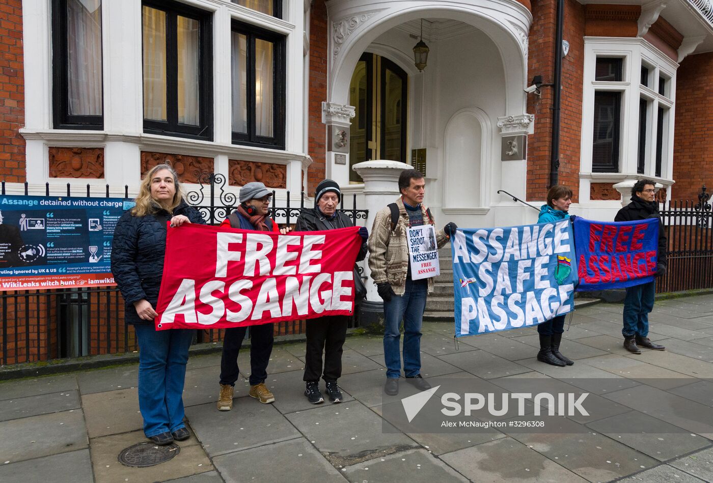 Support rally for Julian Assange in London