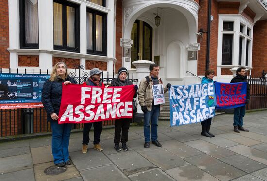 Support rally for Julian Assange in London
