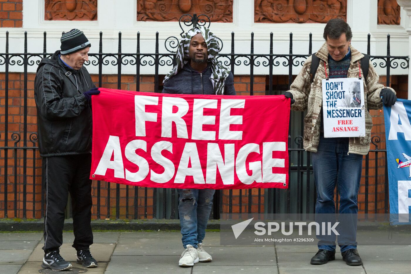 Support rally for Julian Assange in London
