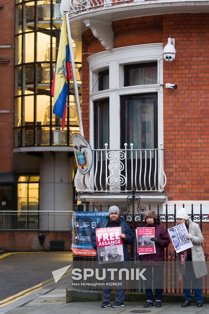 Support rally for Julian Assange in London