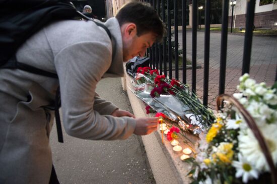 Flowers laid in memory of An-148 crash victims