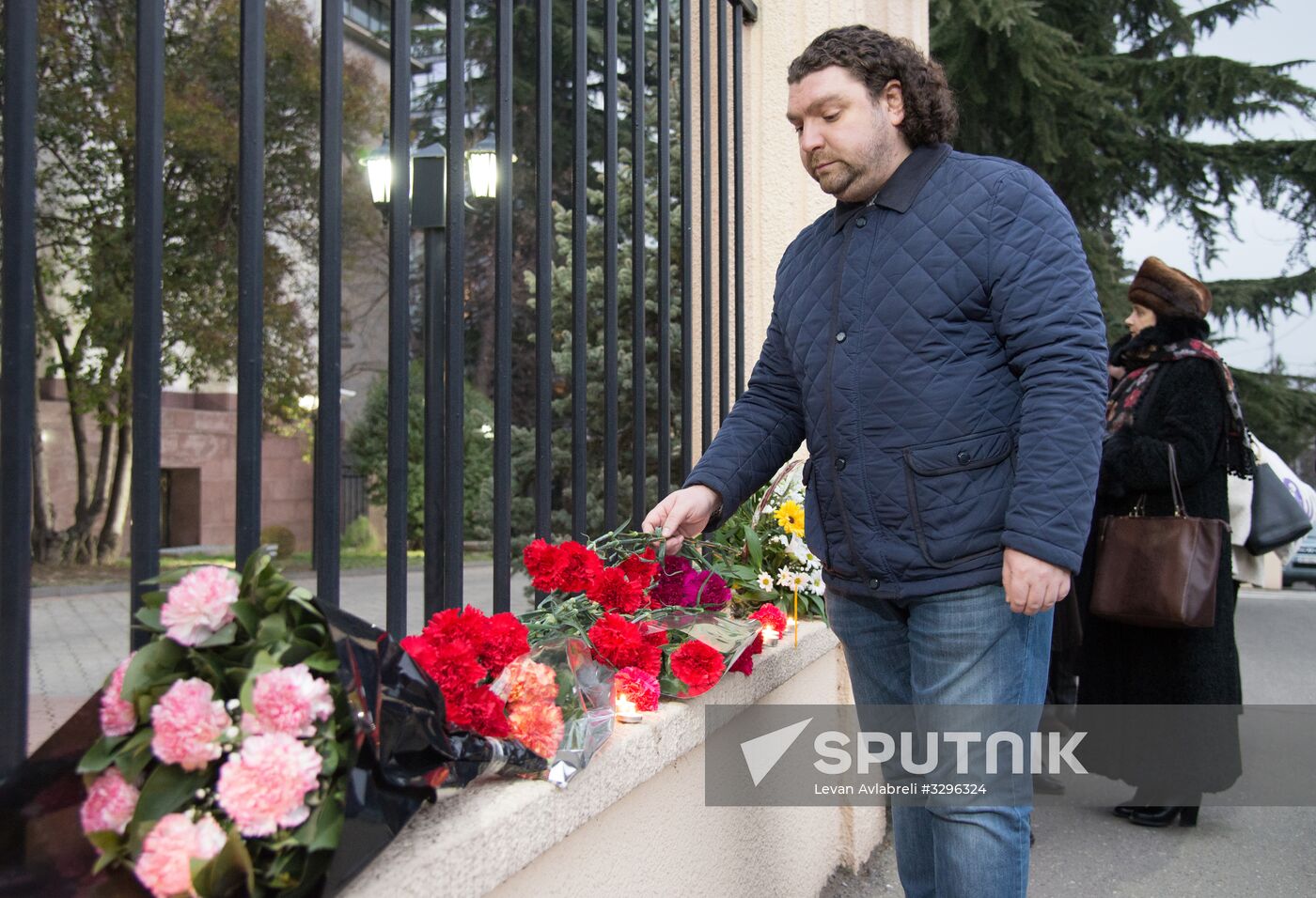 Flowers laid in memory of An-148 crash victims