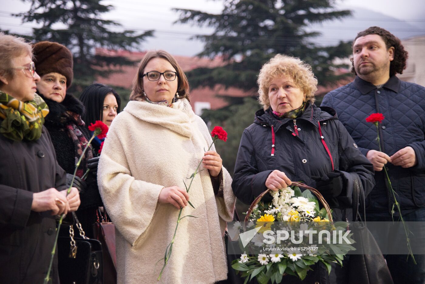 Flowers laid in memory of An-148 crash victims