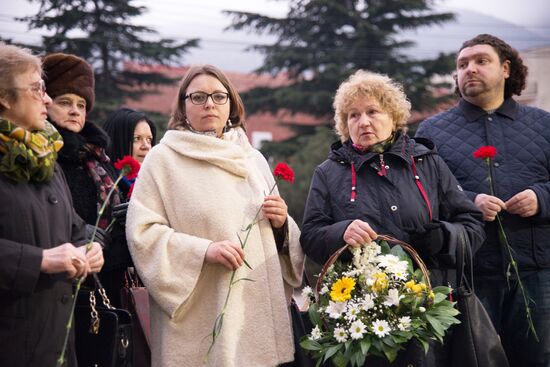 Flowers laid in memory of An-148 crash victims