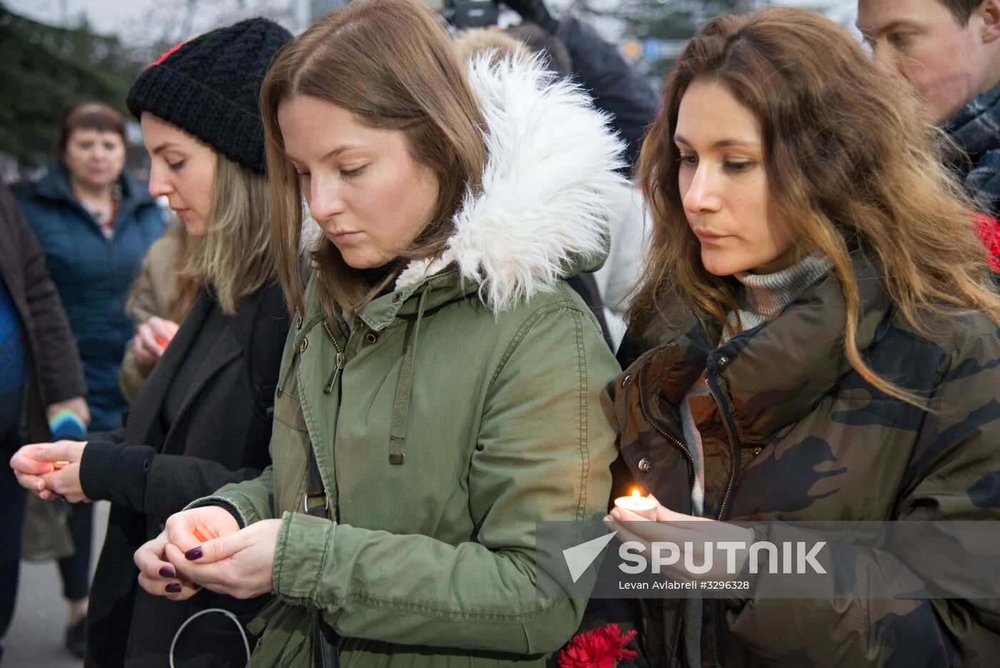 Flowers laid in memory of An-148 crash victims